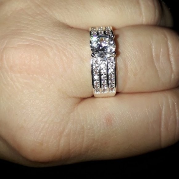 925 Sterling Silver Diamond Fashion Ring - Picture 2 of 2